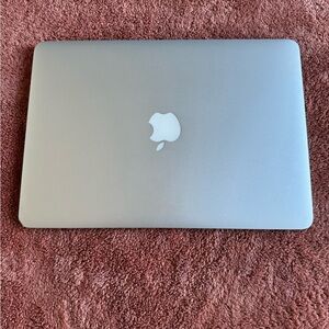 Used Apple MacBook Air 2015, 1.6 GHz Intel Core i5, 13.3-inch, w/power charger